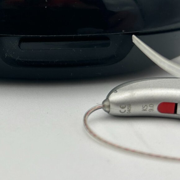 Kirkland K.S 9.0 Battery-Powered Hearing Aids w/case - Picture 2 of 5